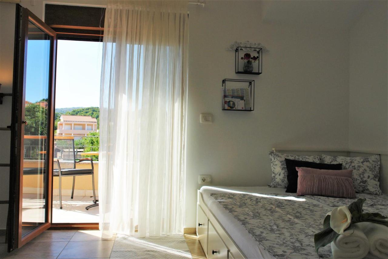 Iva Apartmani Водице Экстерьер фото