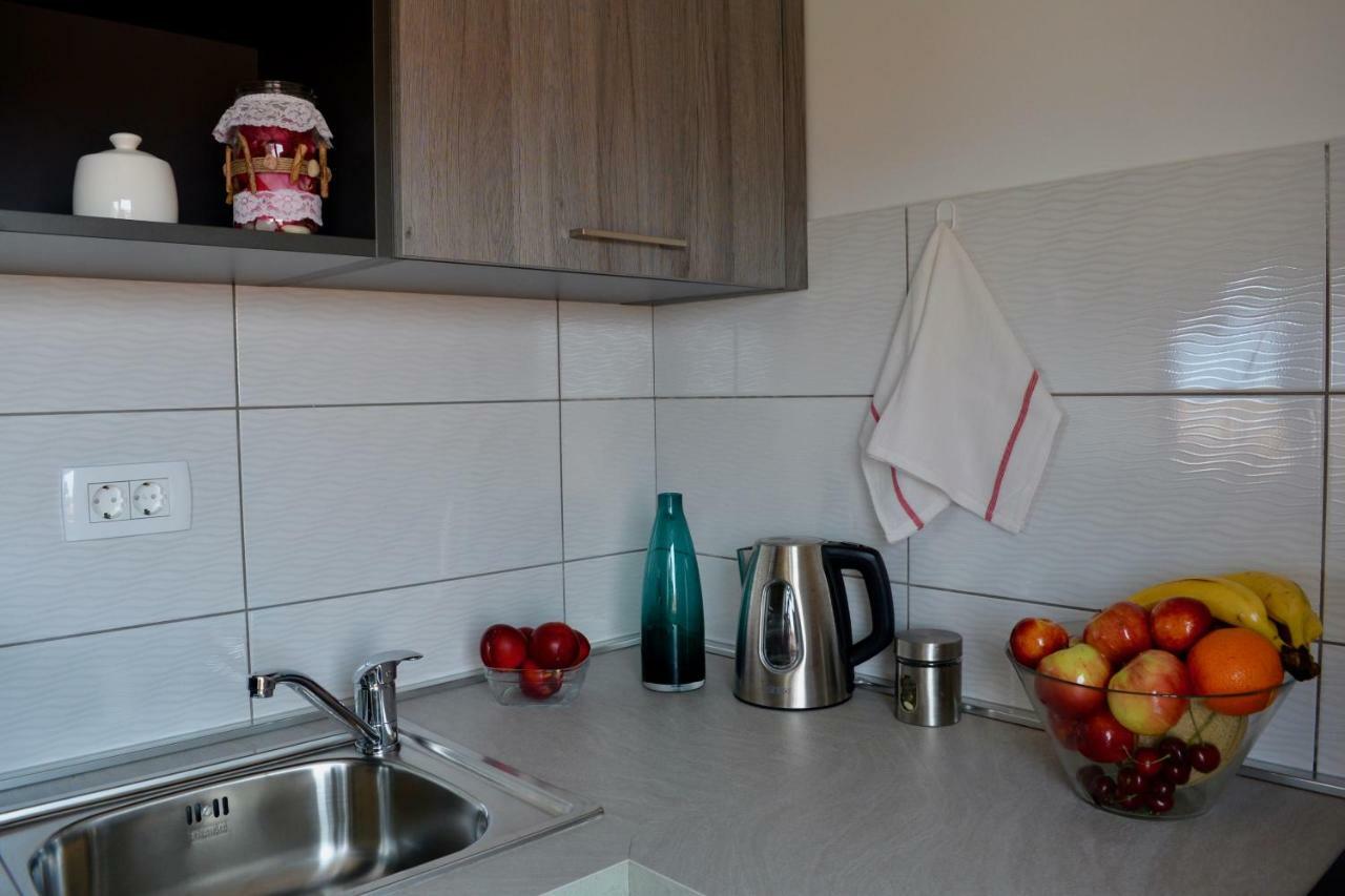 Iva Apartmani Водице Экстерьер фото