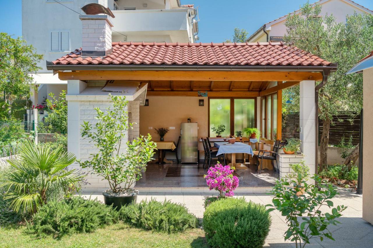 Iva Apartmani Водице Экстерьер фото