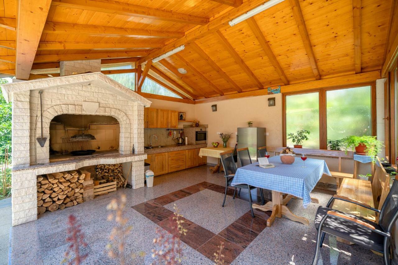 Iva Apartmani Водице Экстерьер фото