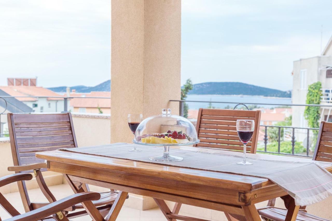 Iva Apartmani Водице Экстерьер фото