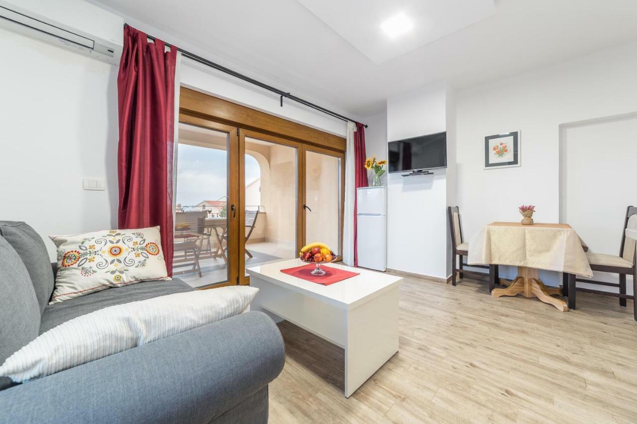 Iva Apartmani Водице Экстерьер фото