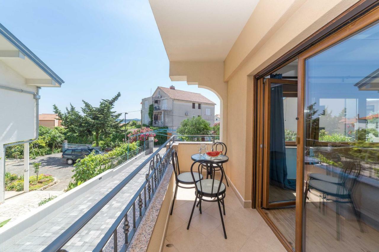 Iva Apartmani Водице Экстерьер фото